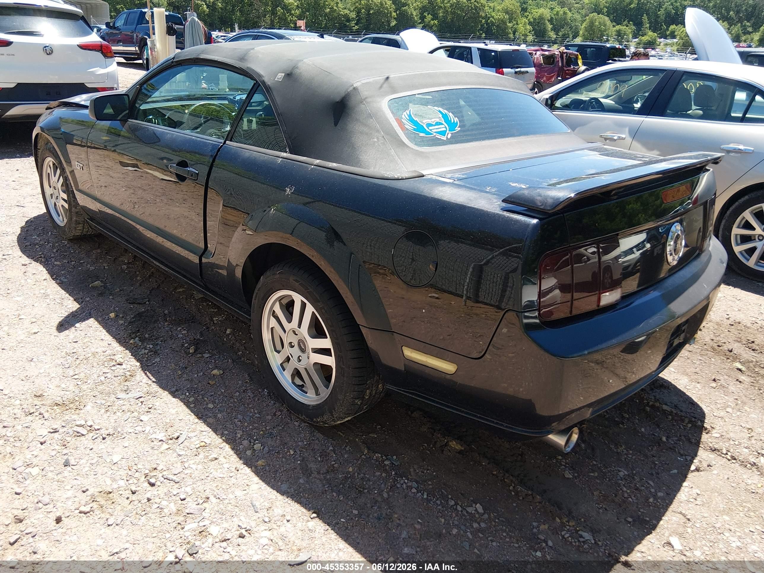 2005 Ford Mustang Gt Black vin: 1ZVHT85H755251340