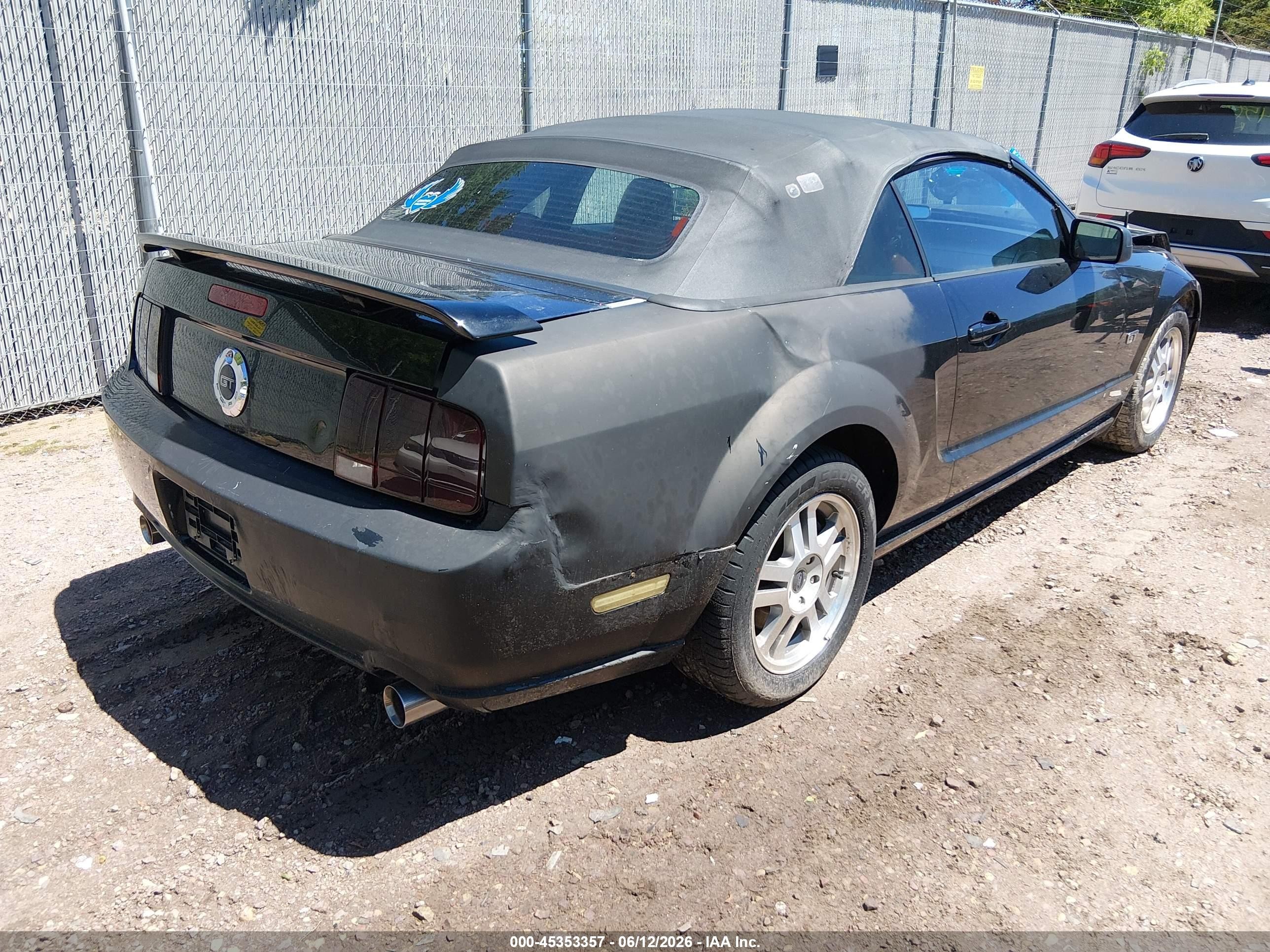 2005 Ford Mustang Gt Black vin: 1ZVHT85H755251340