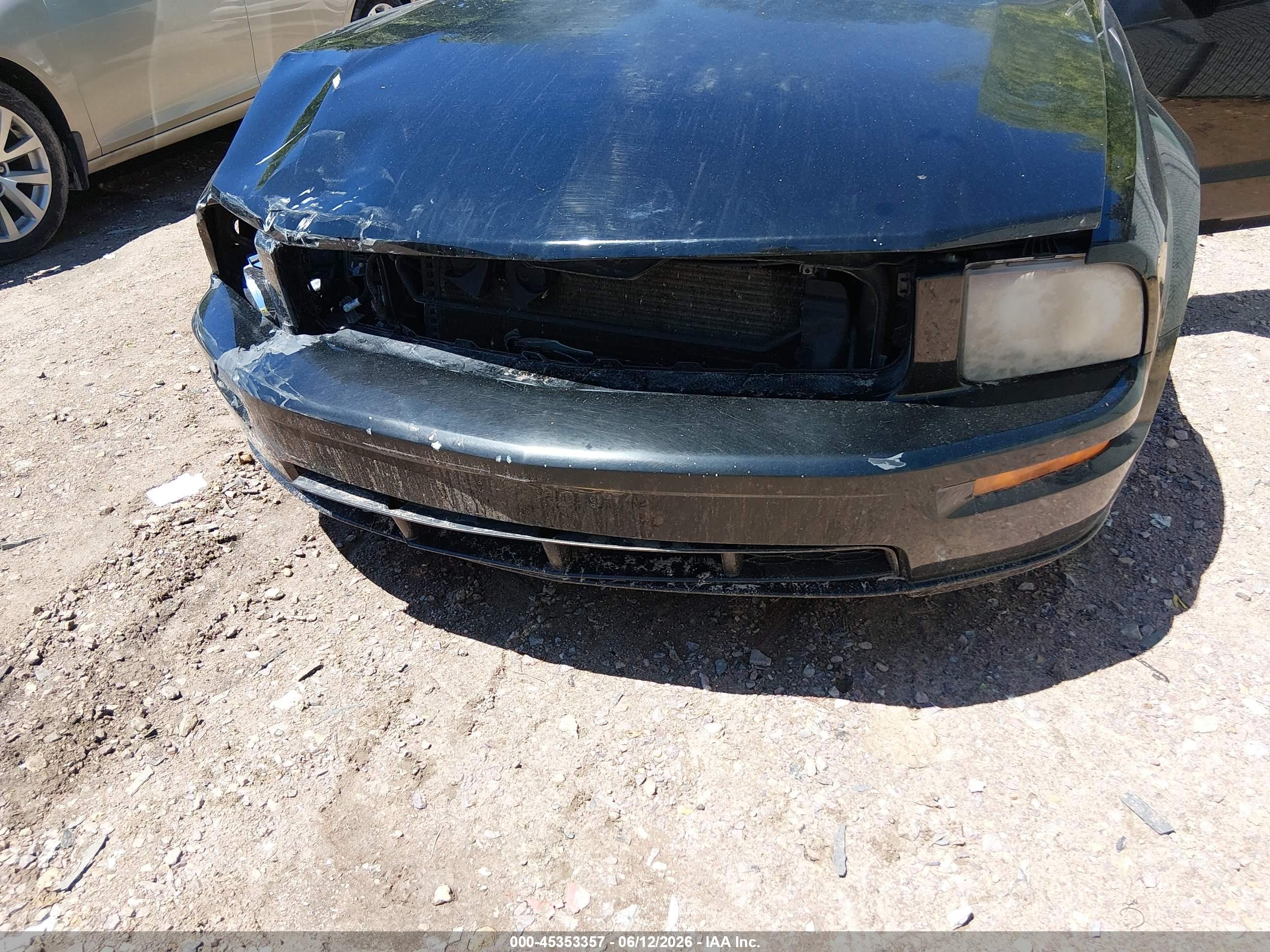 2005 Ford Mustang Gt Black vin: 1ZVHT85H755251340