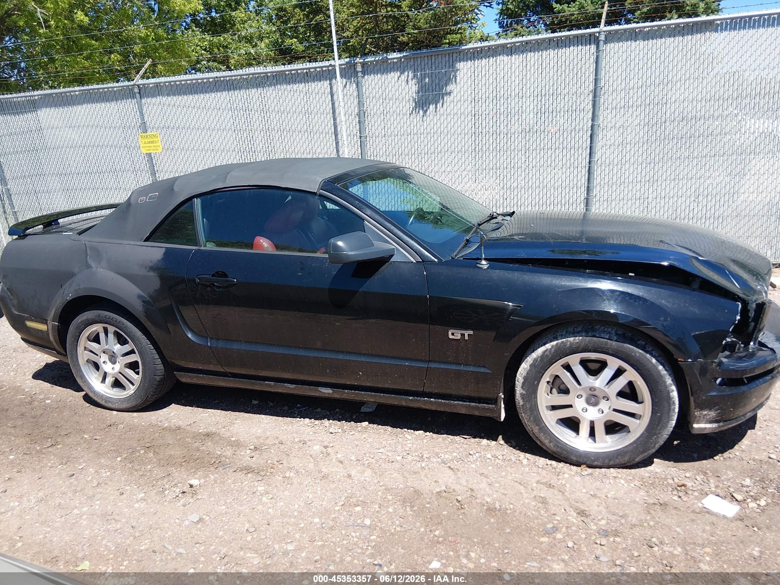 2005 Ford Mustang Gt Black vin: 1ZVHT85H755251340