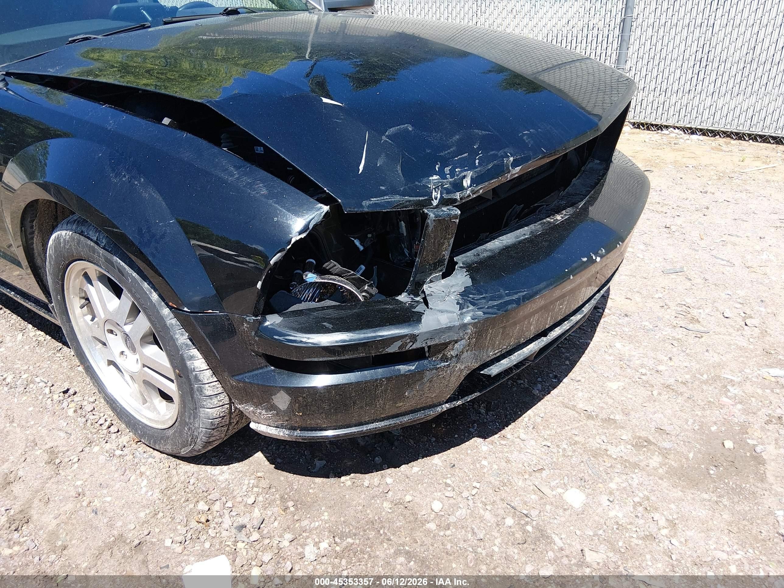 2005 Ford Mustang Gt Black vin: 1ZVHT85H755251340