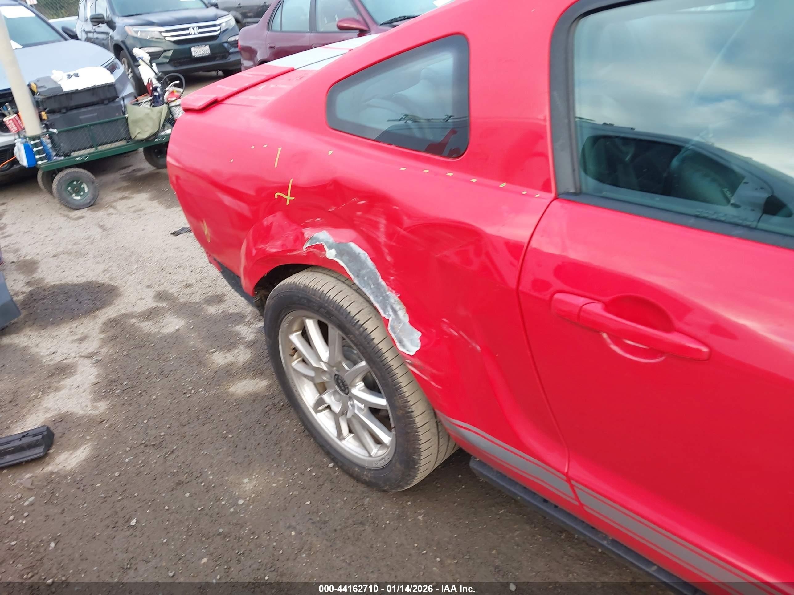 2009 Ford Shelby Gt500   Red vin: 1ZVHT88S095144613