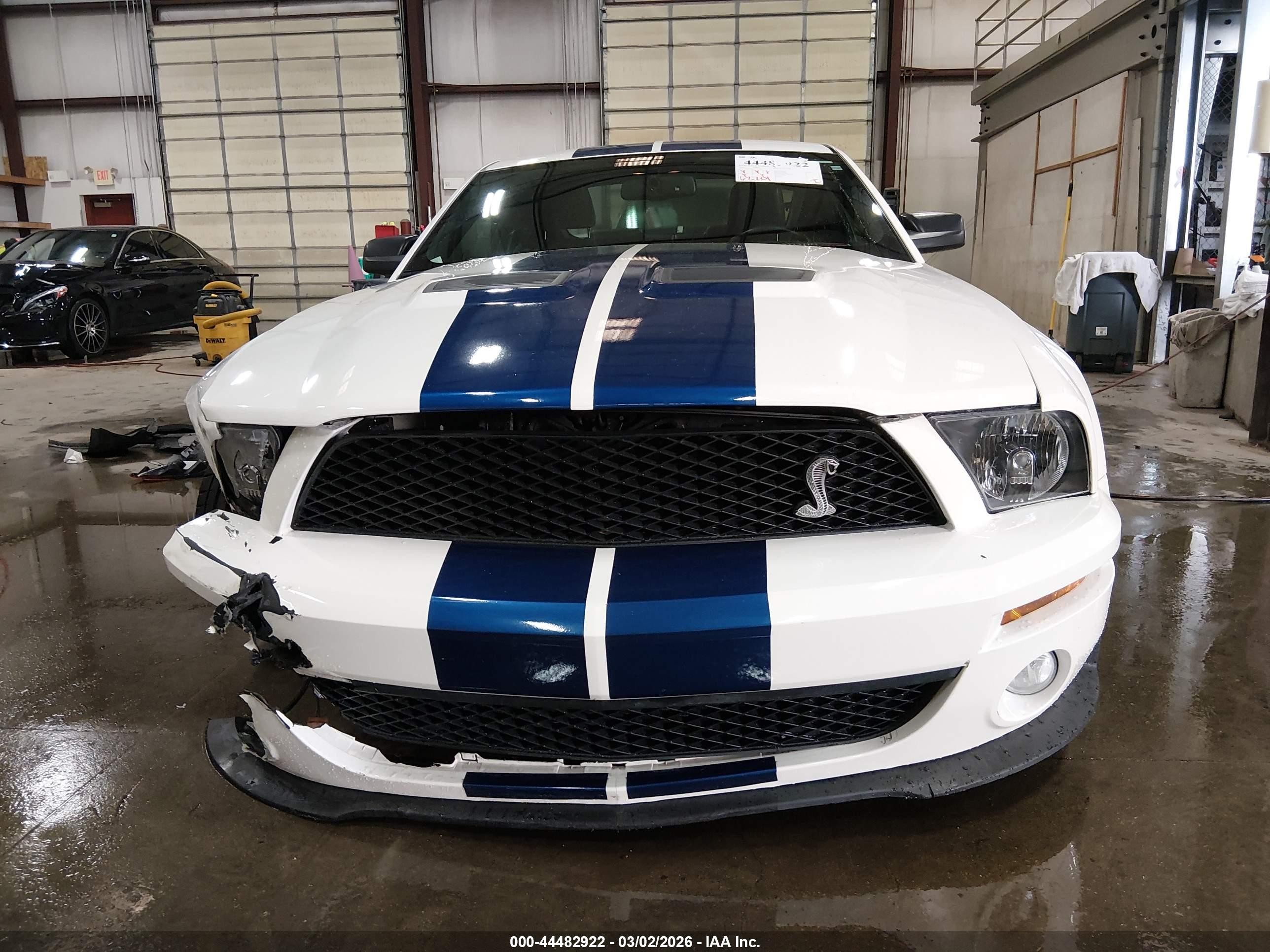 2009 Ford Shelby Gt500   White vin: 1ZVHT88S295137792
