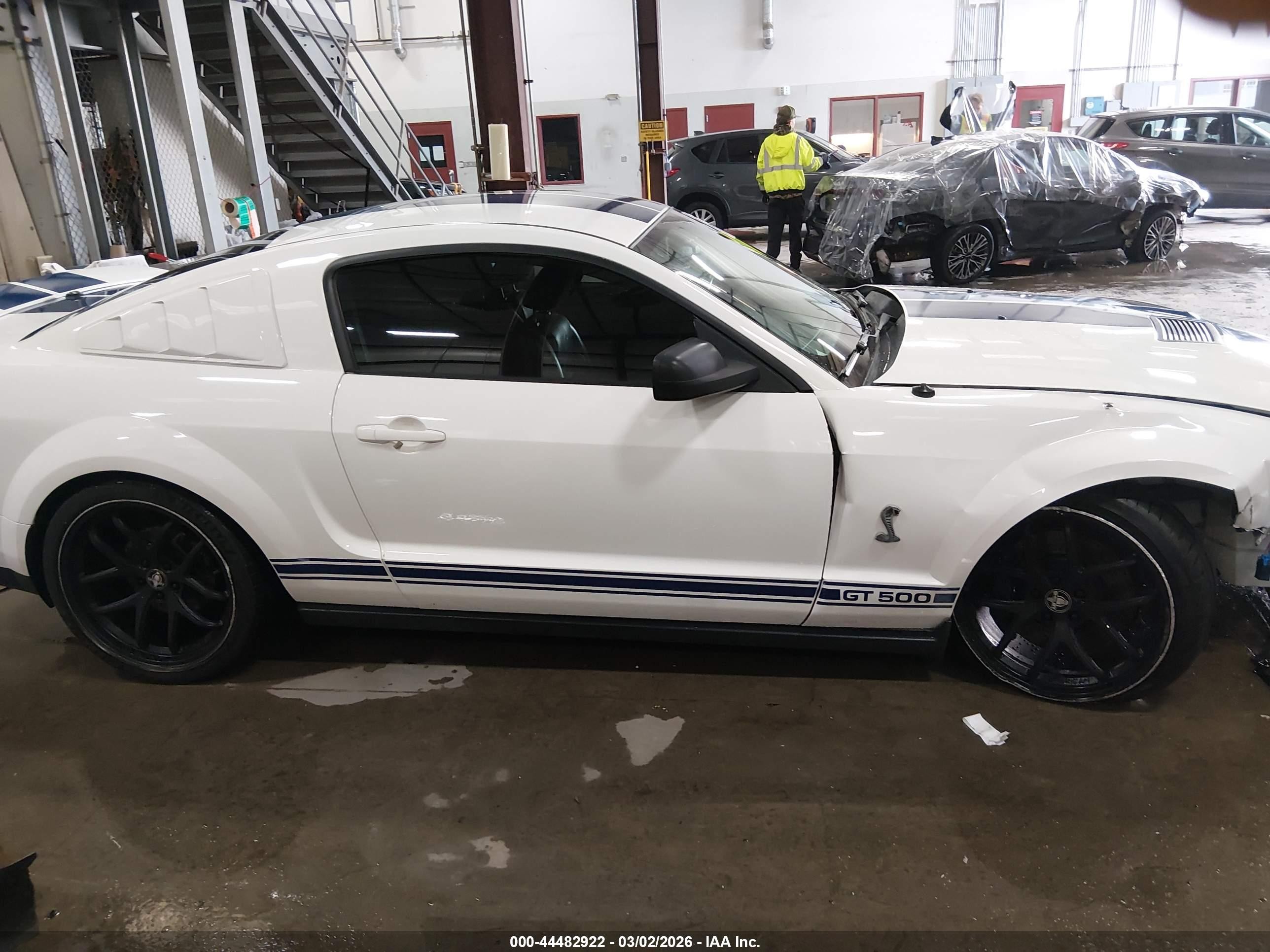 2009 Ford Shelby Gt500   White vin: 1ZVHT88S295137792
