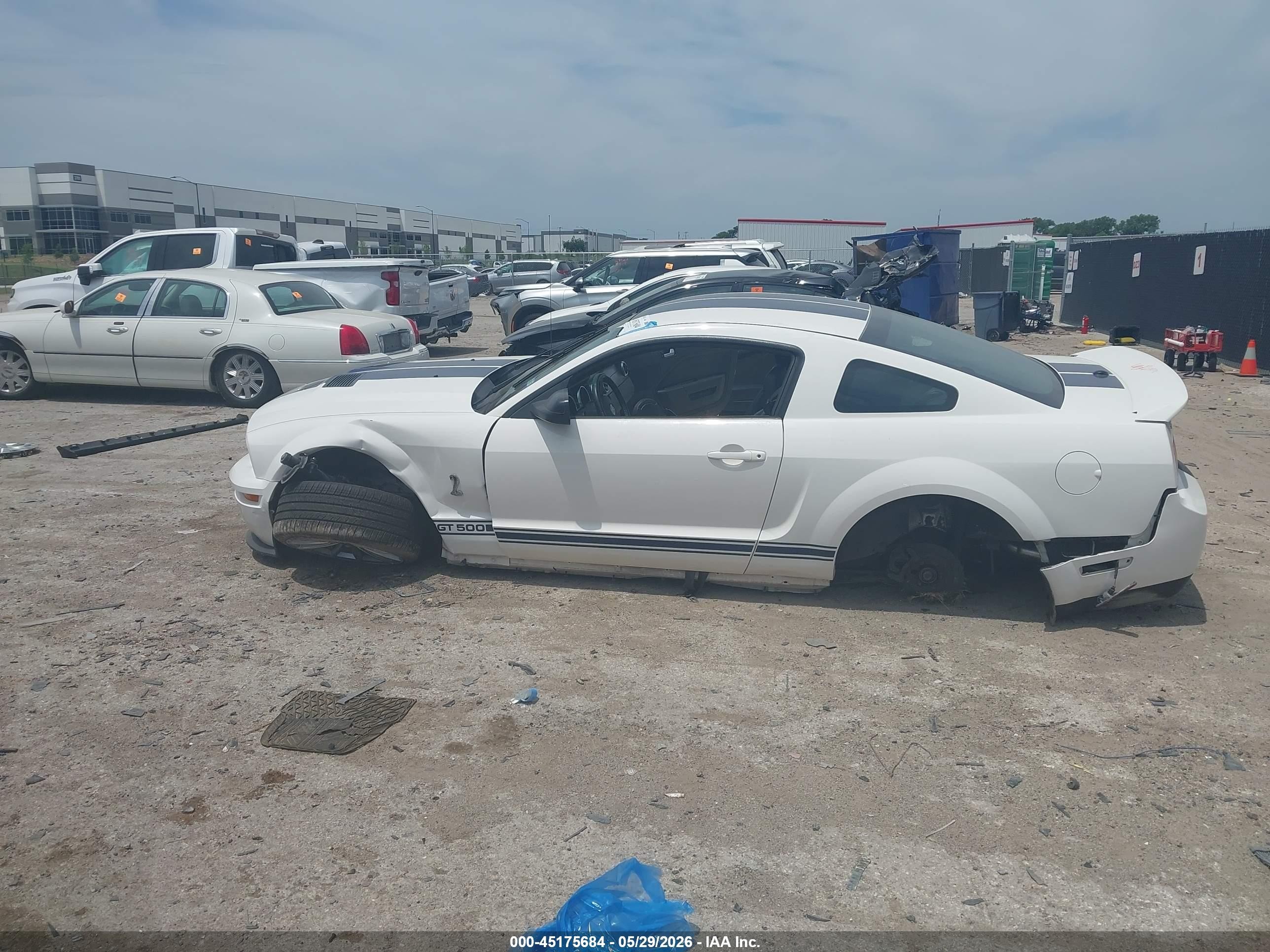 2008 Ford Shelby Gt500   White vin: 1ZVHT88S585142497