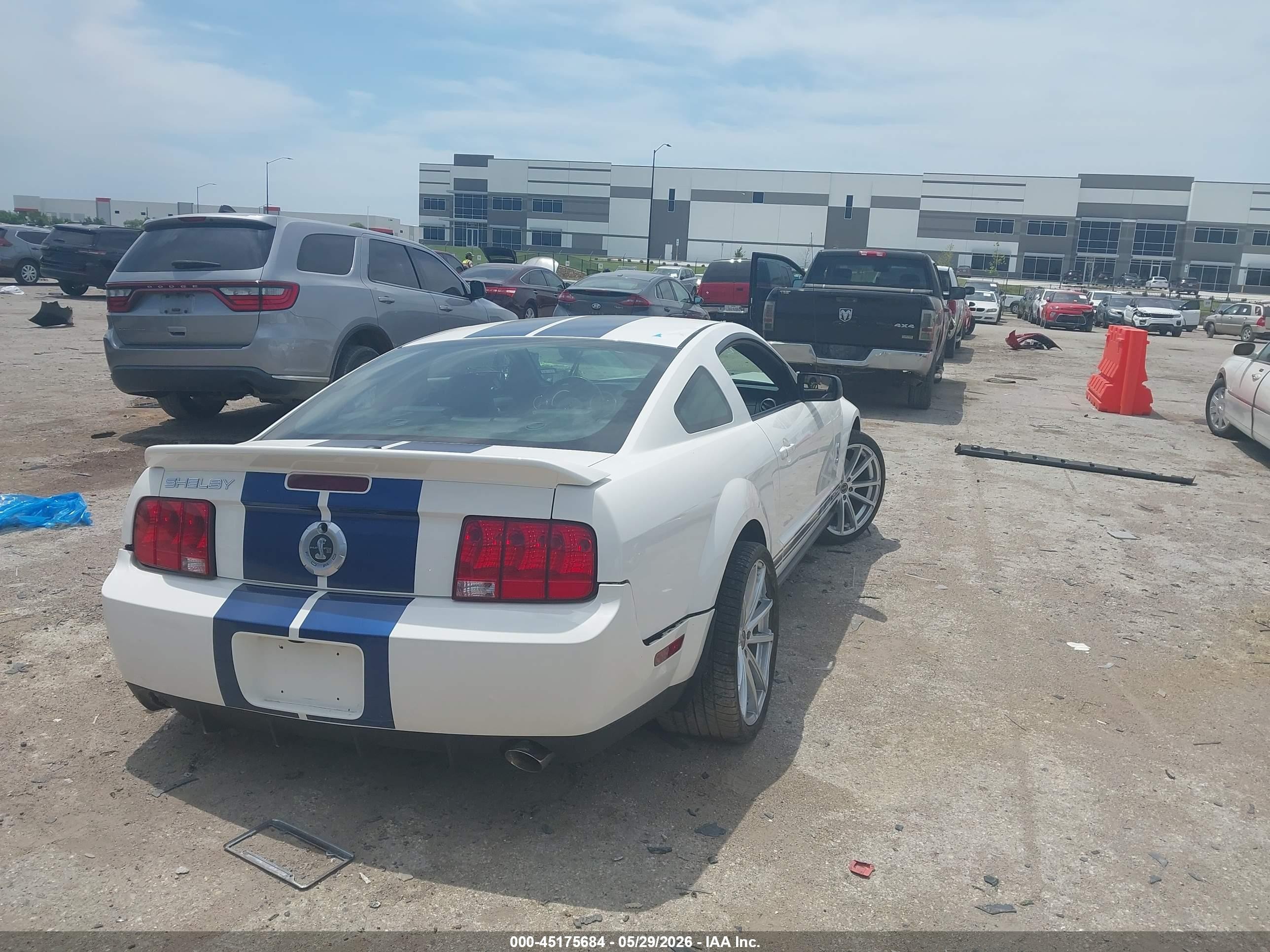 2008 Ford Shelby Gt500   White vin: 1ZVHT88S585142497