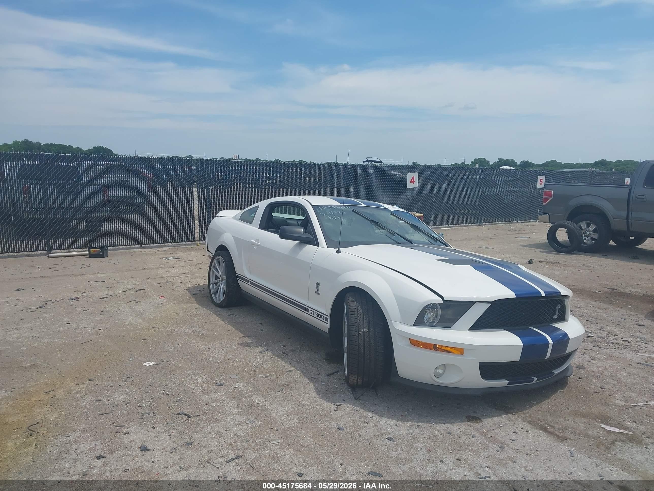 2008 Ford Shelby Gt500   White vin: 1ZVHT88S585142497