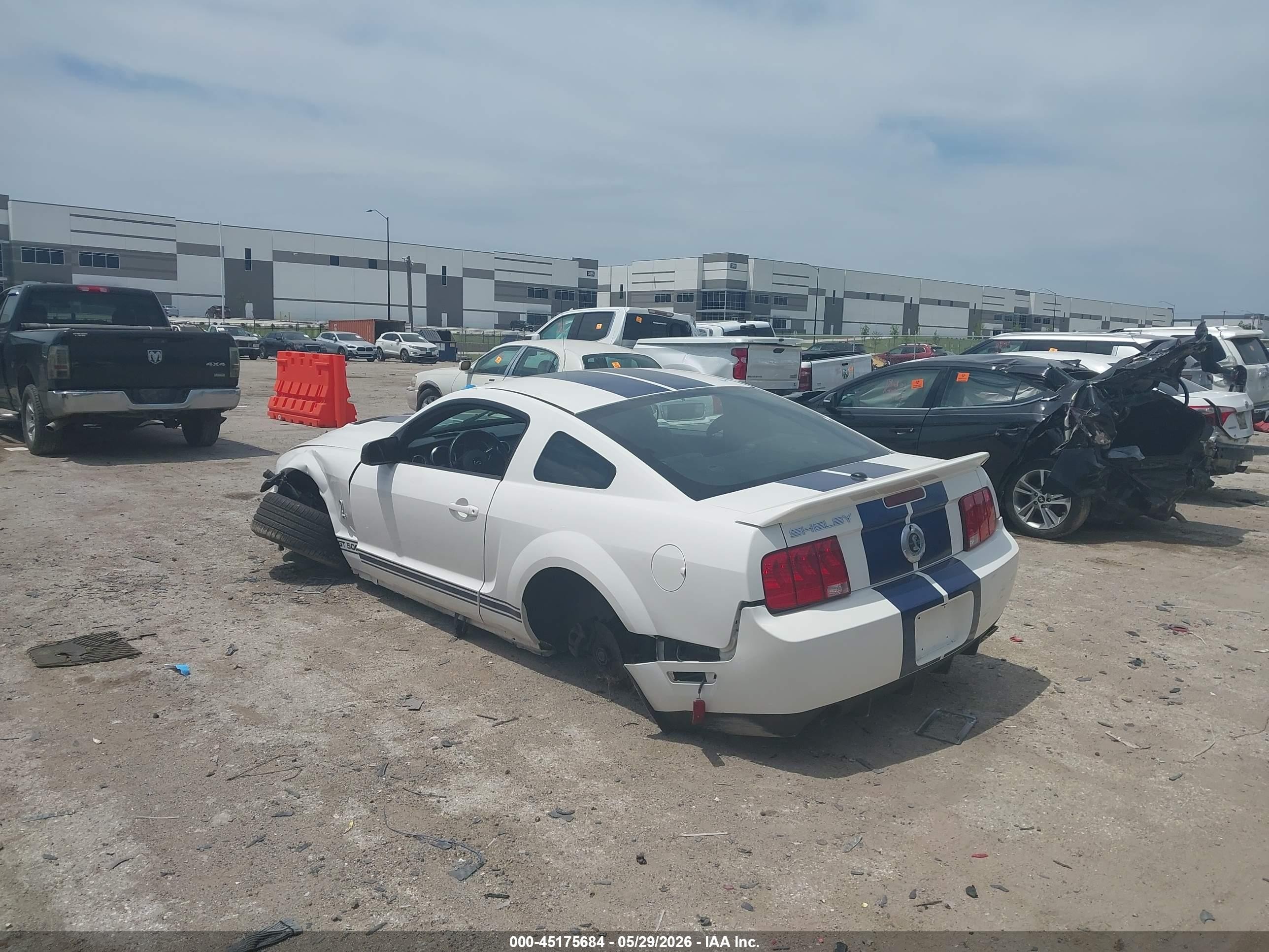 2008 Ford Shelby Gt500   White vin: 1ZVHT88S585142497