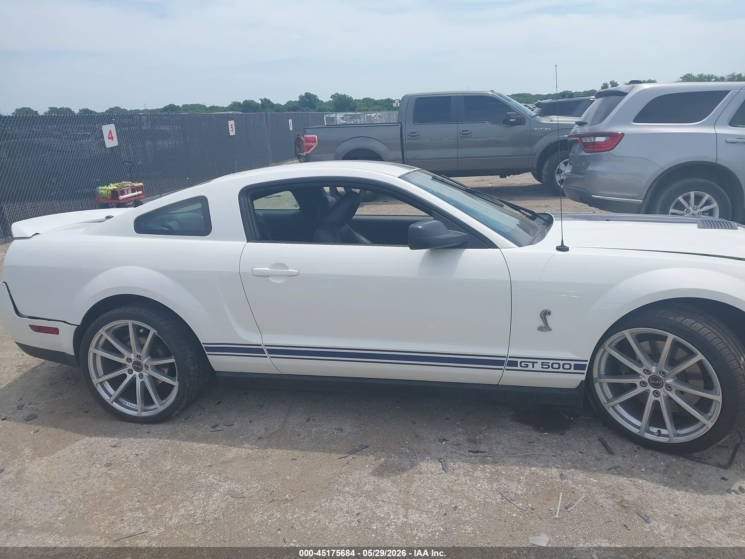2008 Ford Shelby Gt500   White vin: 1ZVHT88S585142497