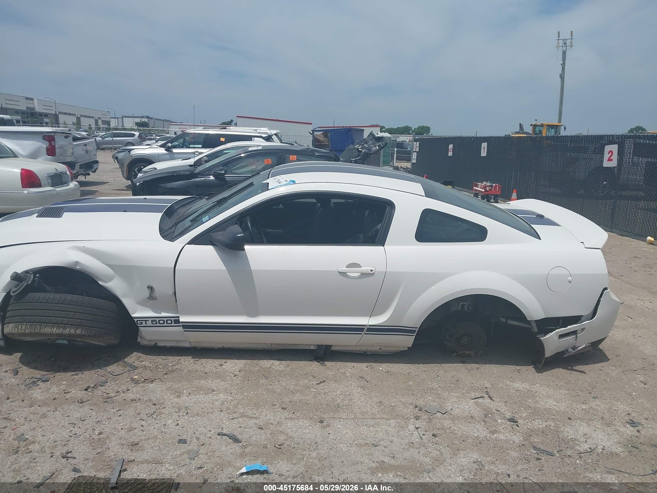 2008 Ford Shelby Gt500   White vin: 1ZVHT88S585142497