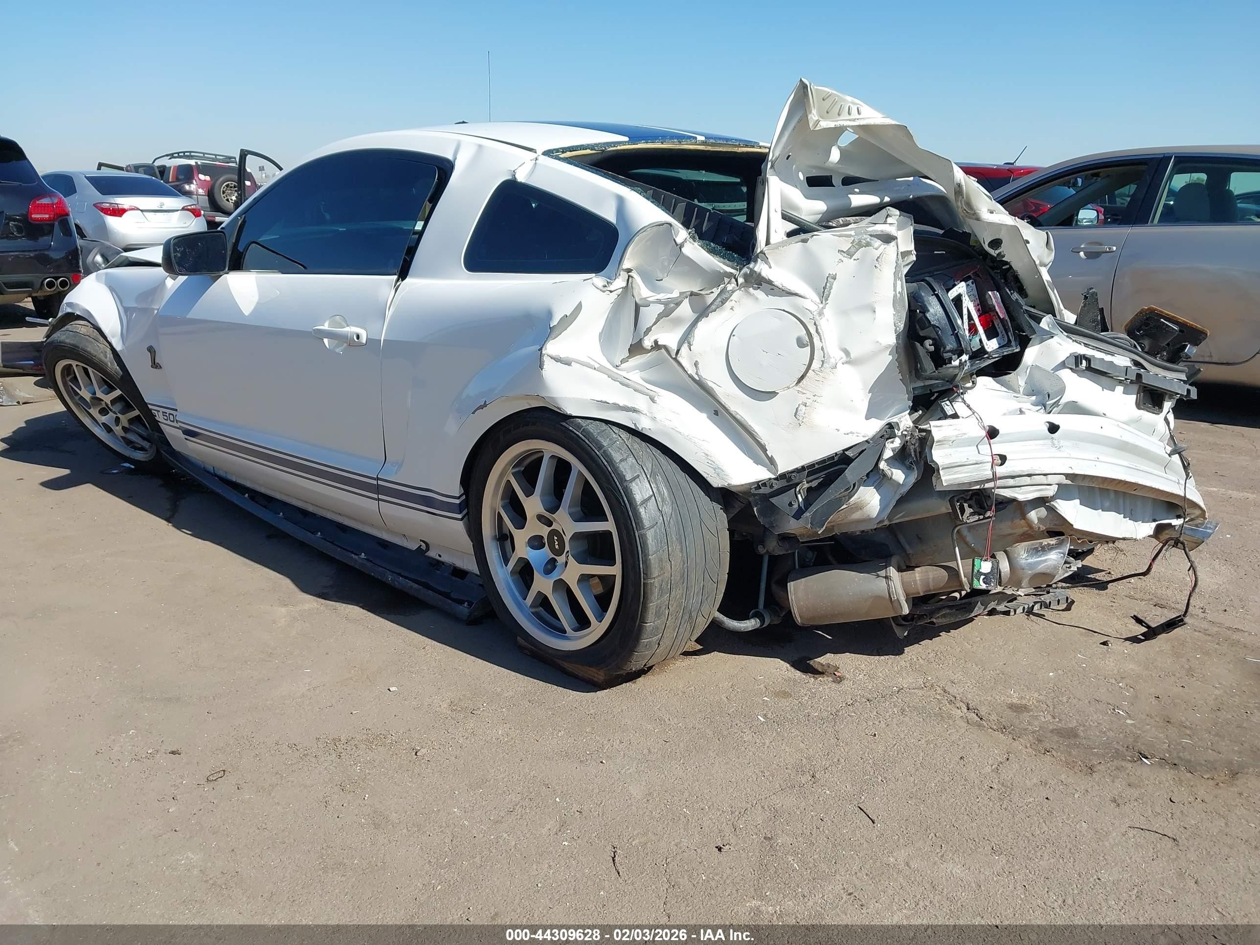 2007 Ford Shelby Gt500   White vin: 1ZVHT88S775225492