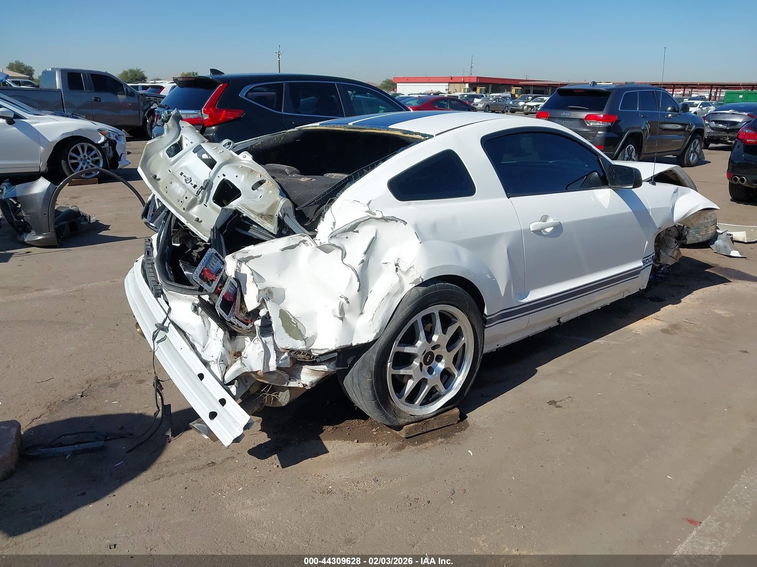 2007 Ford Shelby Gt500   White vin: 1ZVHT88S775225492