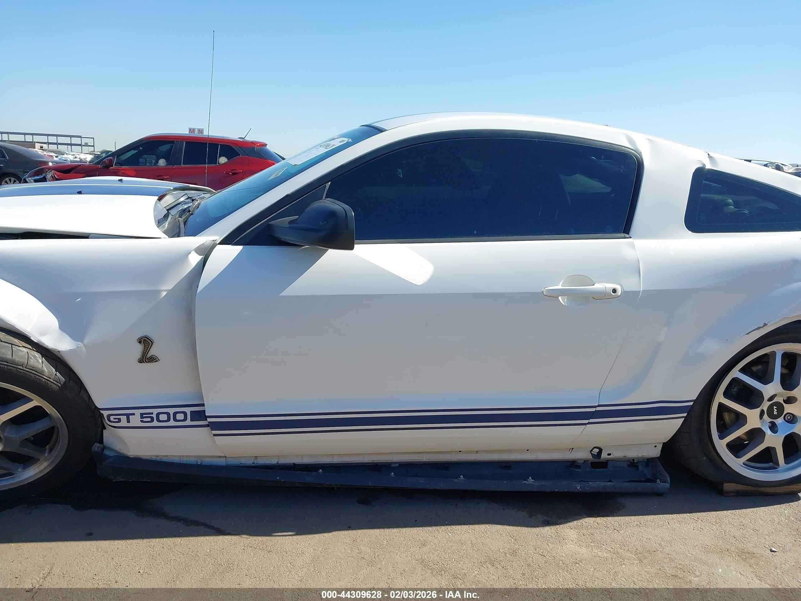 2007 Ford Shelby Gt500   White vin: 1ZVHT88S775225492