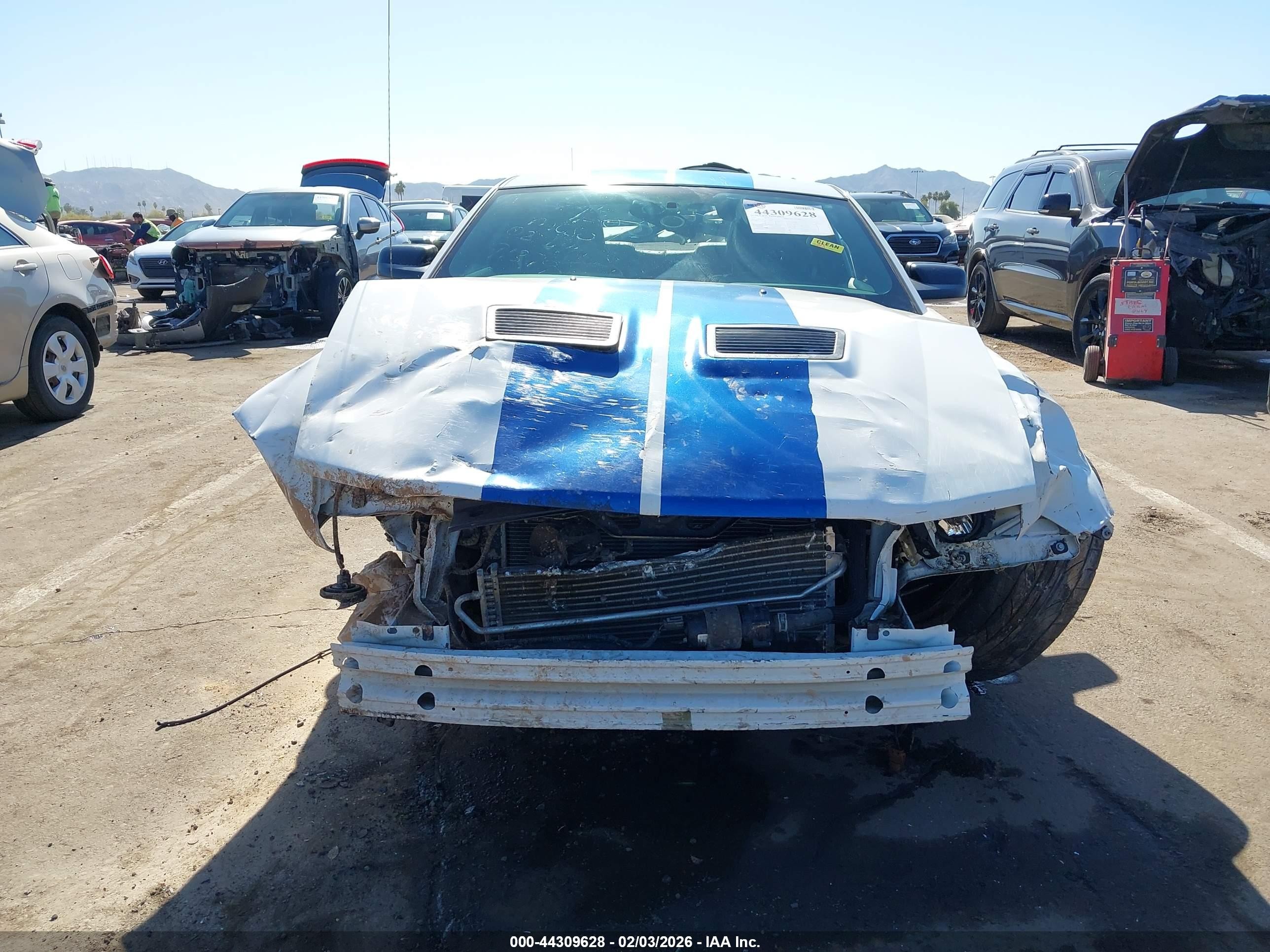 2007 Ford Shelby Gt500   White vin: 1ZVHT88S775225492