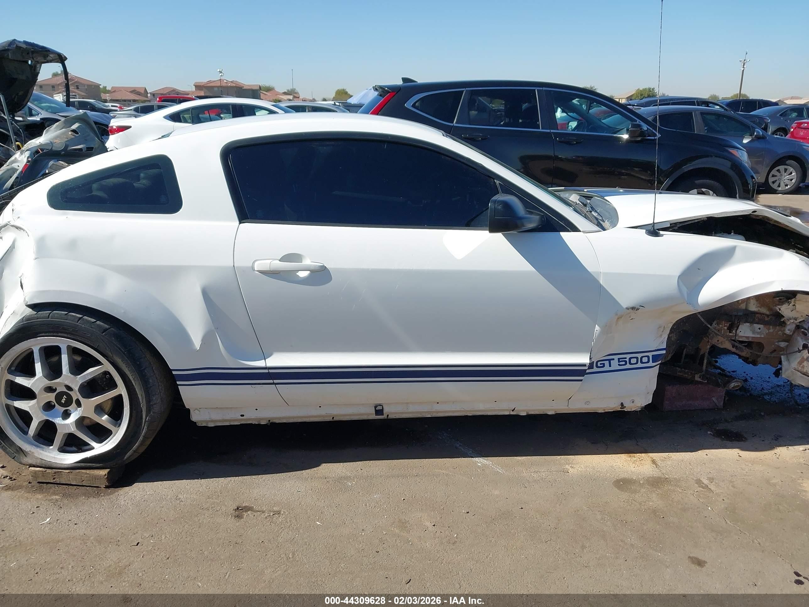2007 Ford Shelby Gt500   White vin: 1ZVHT88S775225492
