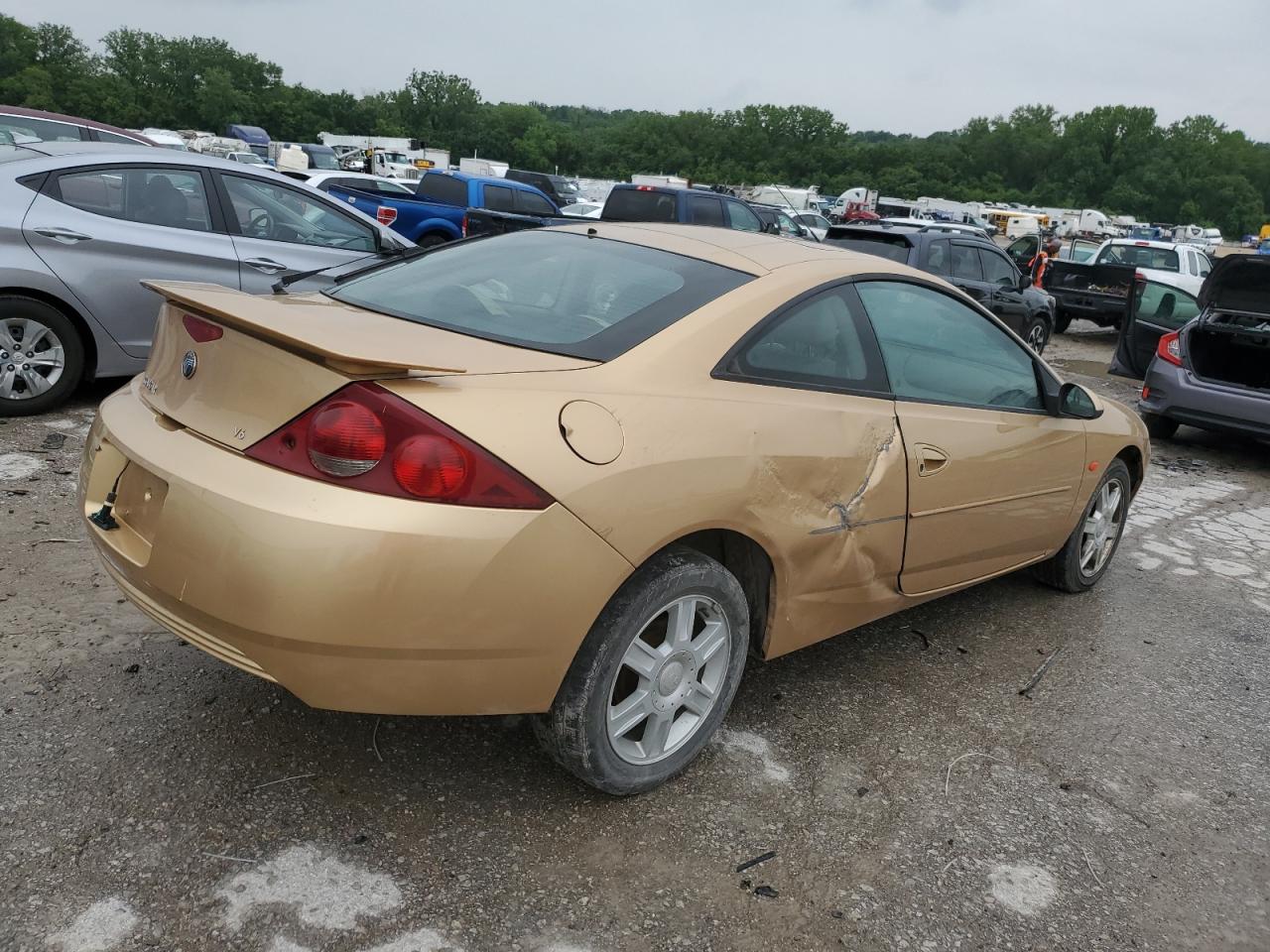 2001 Mercury Cougar V6 Золотой vin: 1ZWHT61L815604799