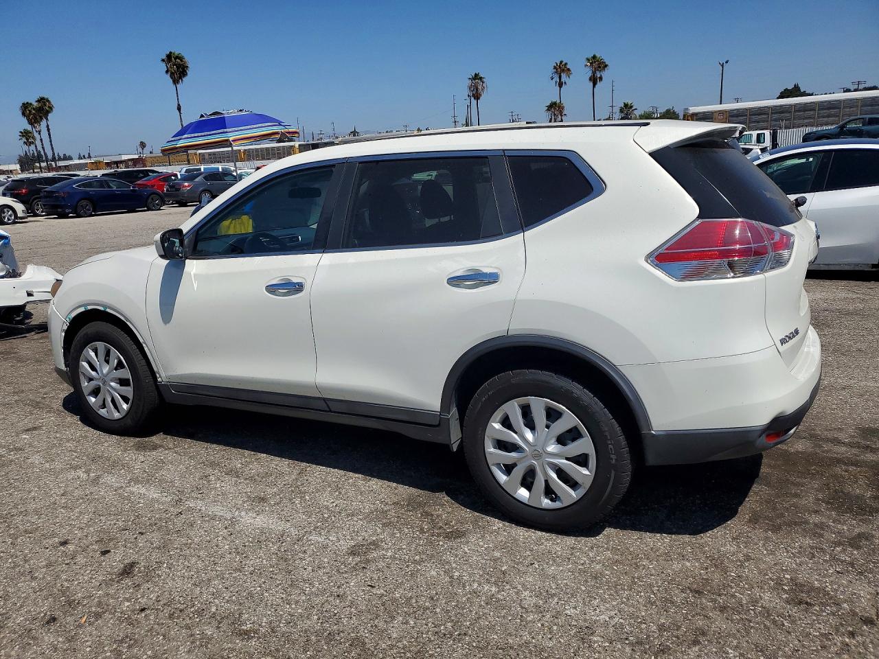 2014 Nissan Rogue S White vin: 5N1AT2ML2EC835739
