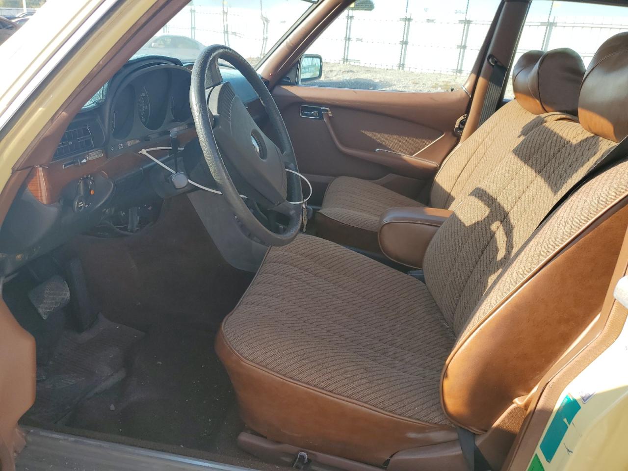 1977 Mercedes-benz 280 Se Желтый vin: 11602412077636