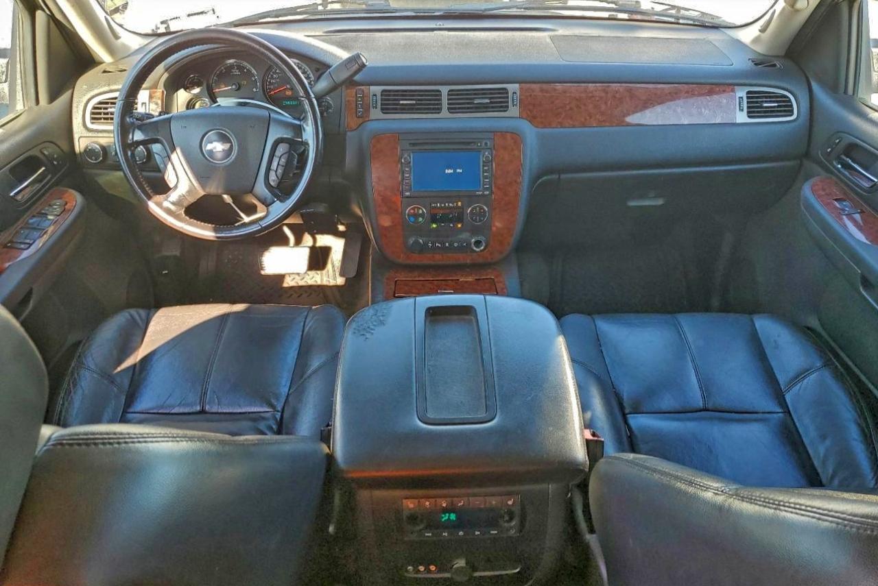 2008 Chevrolet Suburban K1500 Ls Белый vin: 1GNFK16Y58R171140