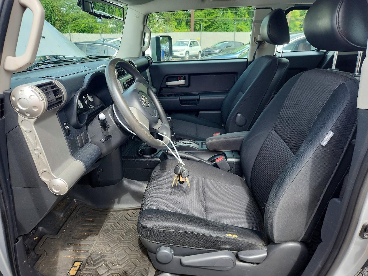 2008 Toyota Fj Cruiser Base Silver vin: JTEBU11F68K011229