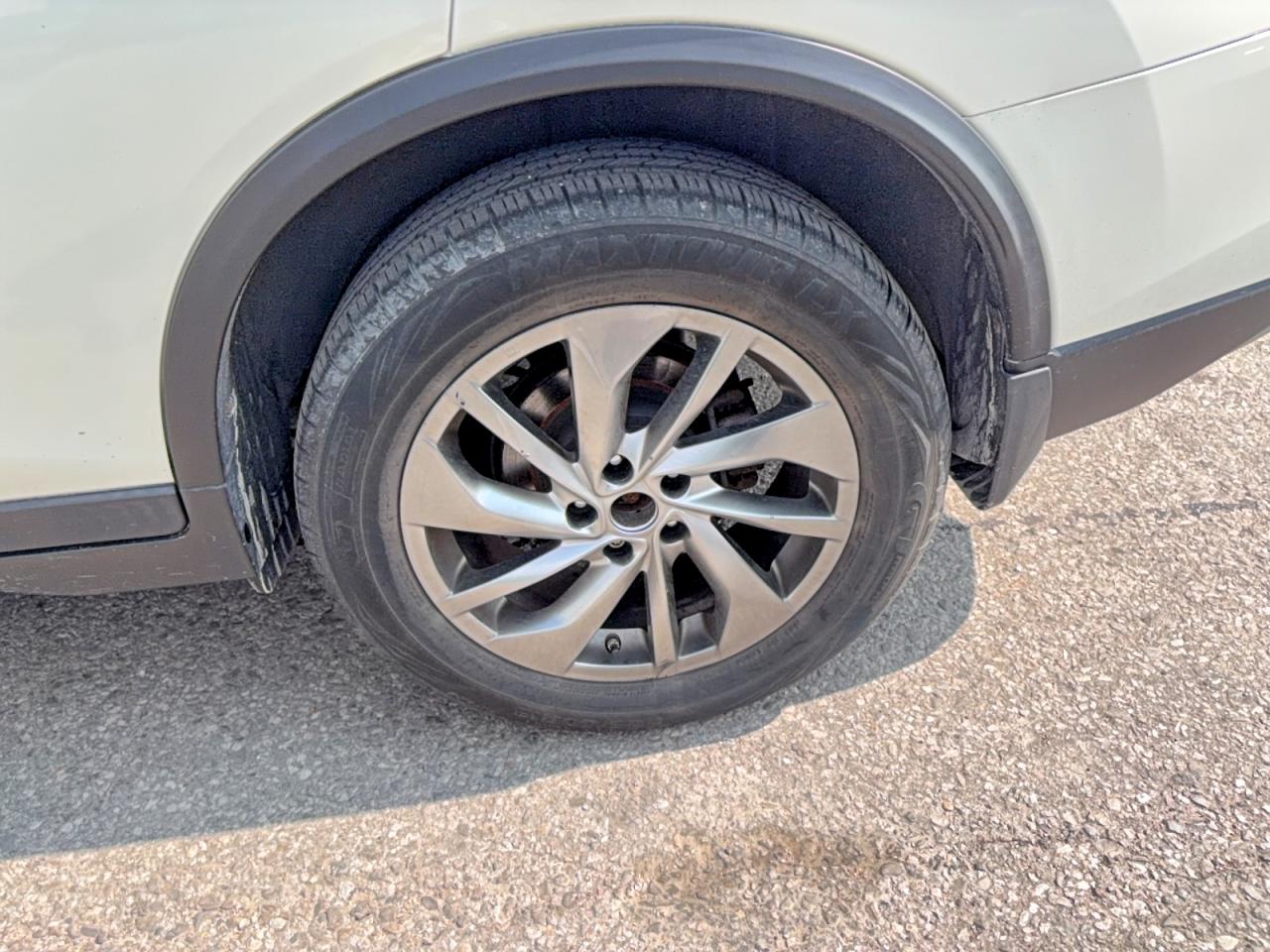 2015 Nissan Rogue S White vin: 5N1AT2MV1FC901233