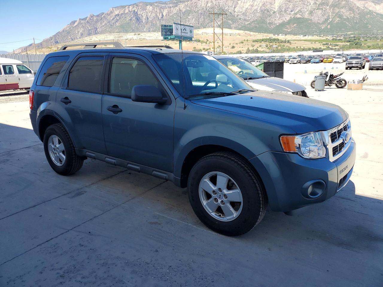2010 Ford Escape Xlt Blue vin: 1FMCU0D72AKC44856