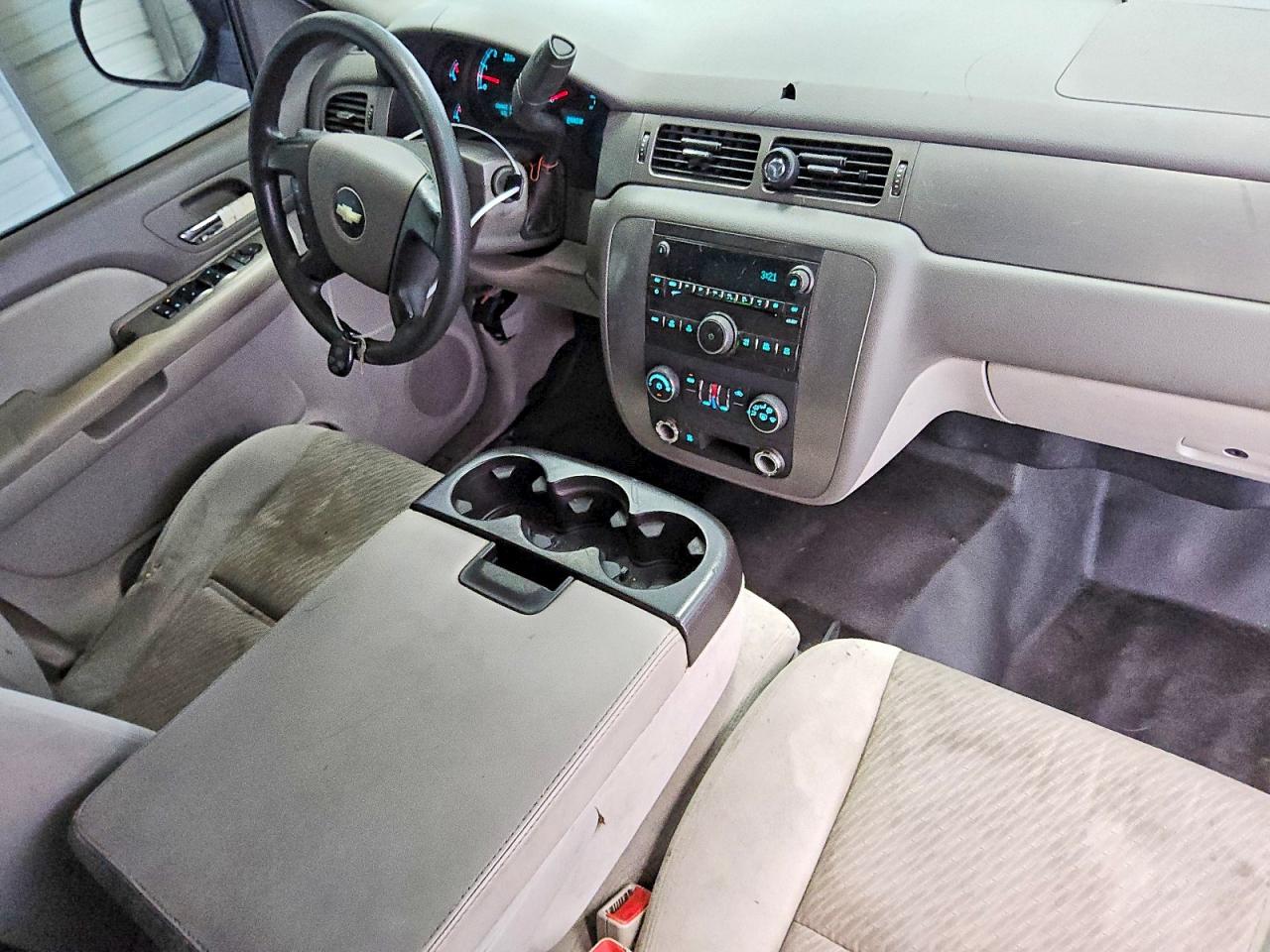 2009 Chevrolet Tahoe K1500 Ls White vin: 1GNFK13089R158155