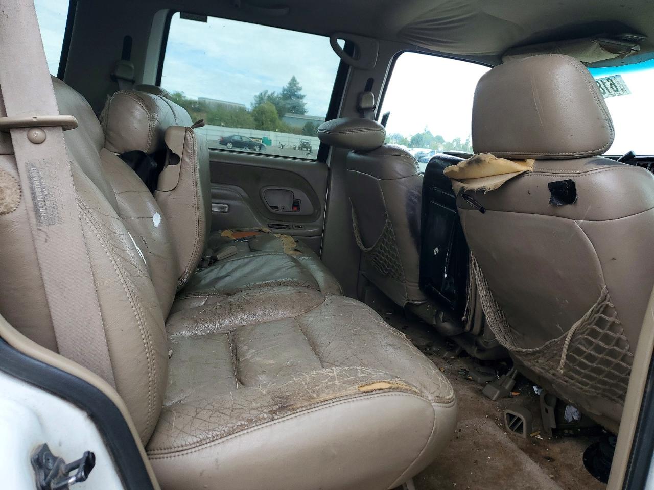 1997 Gmc Yukon White vin: 1GKEK13RXVJ715096