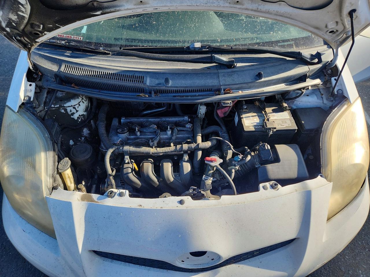 2011 Toyota Yaris Base Белый vin: JTDKT4K36B5331721