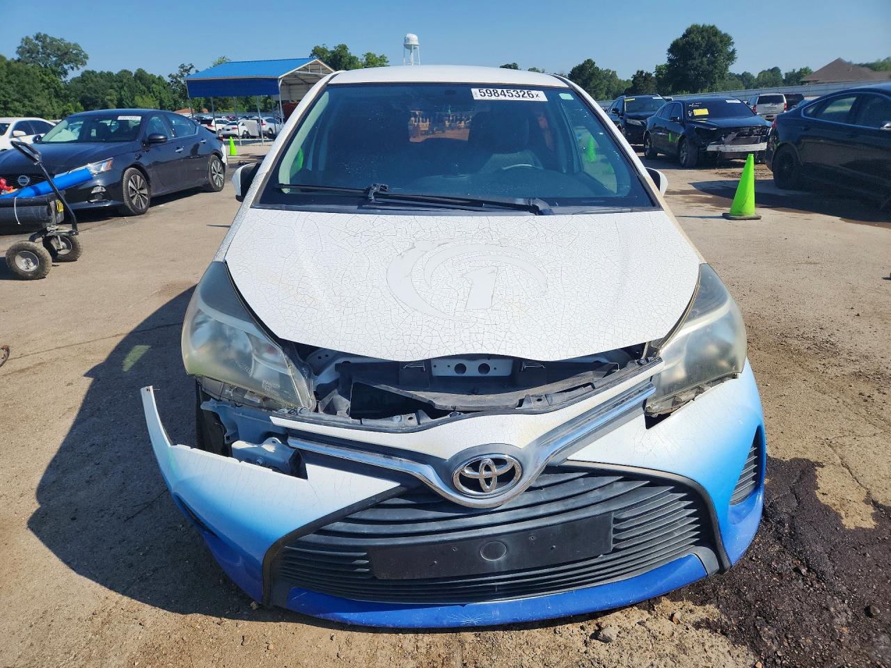 2015 Toyota Yaris 5-door L White vin: VNKKTUD33FA023827