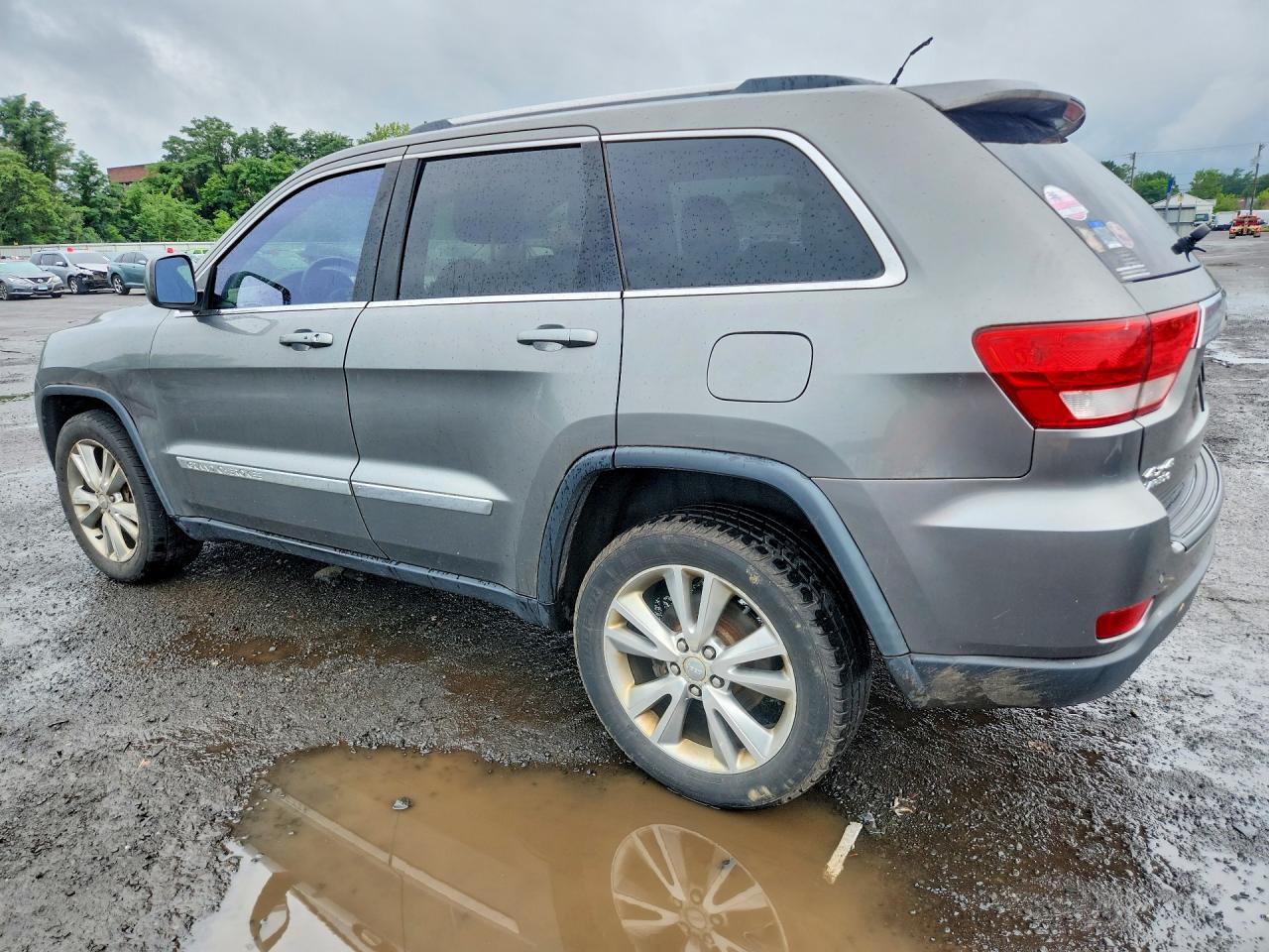 2013 Jeep Grand Cherokee Laredo Gray vin: 1C4RJFAG6DC561195