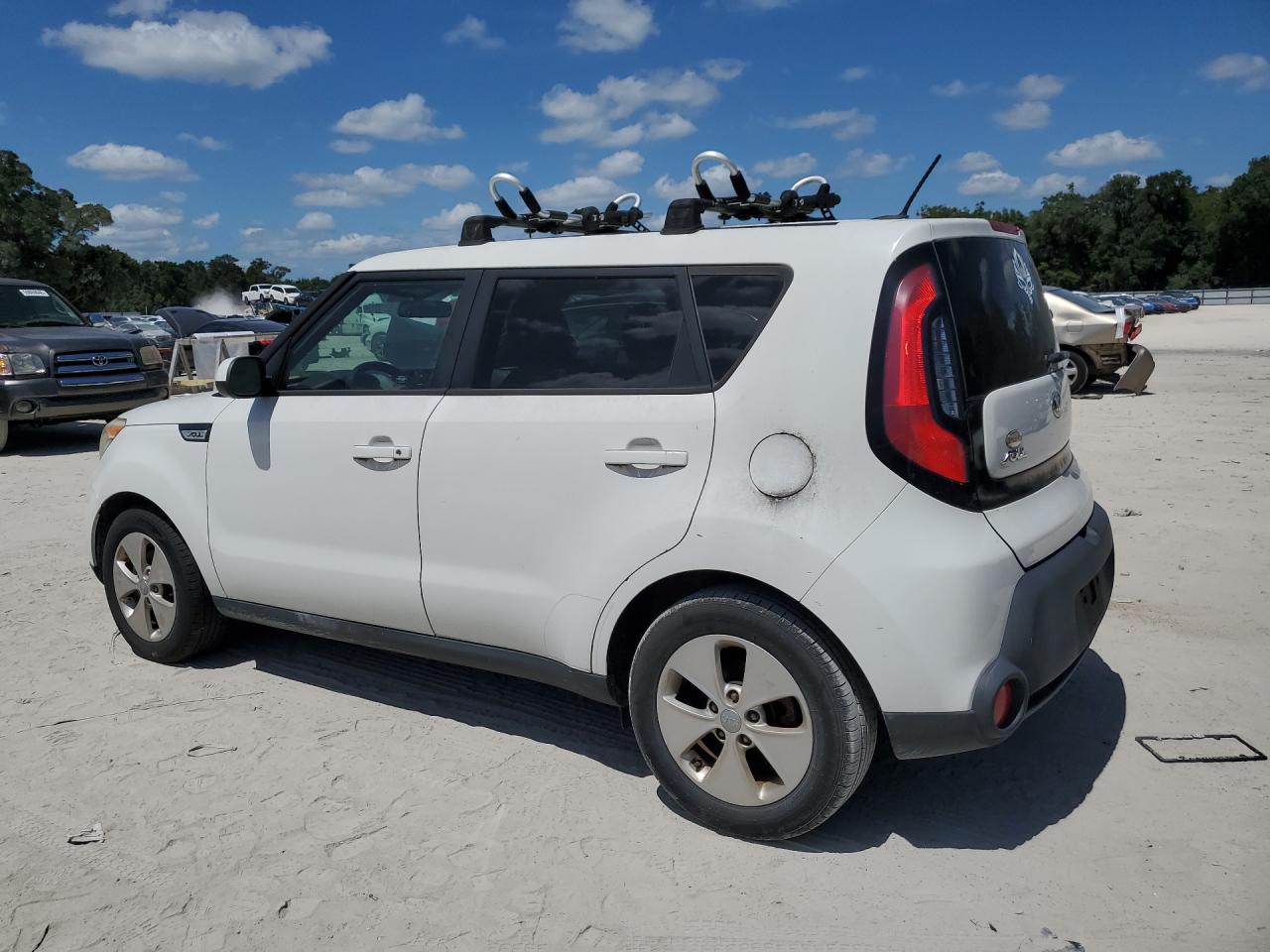 2015 Kia Soul Base White vin: KNDJN2A25F7181971