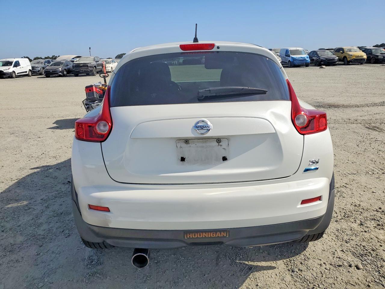 2011 Nissan Juke S White vin: JN8AF5MR8BT000293