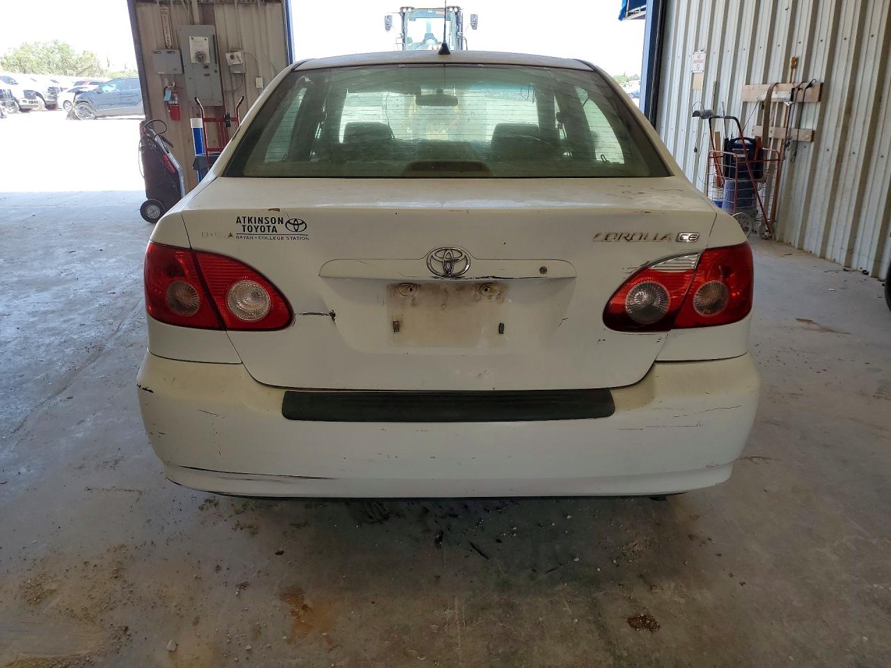 2005 Toyota Corolla Ce White vin: 1NXBR32E75Z427339