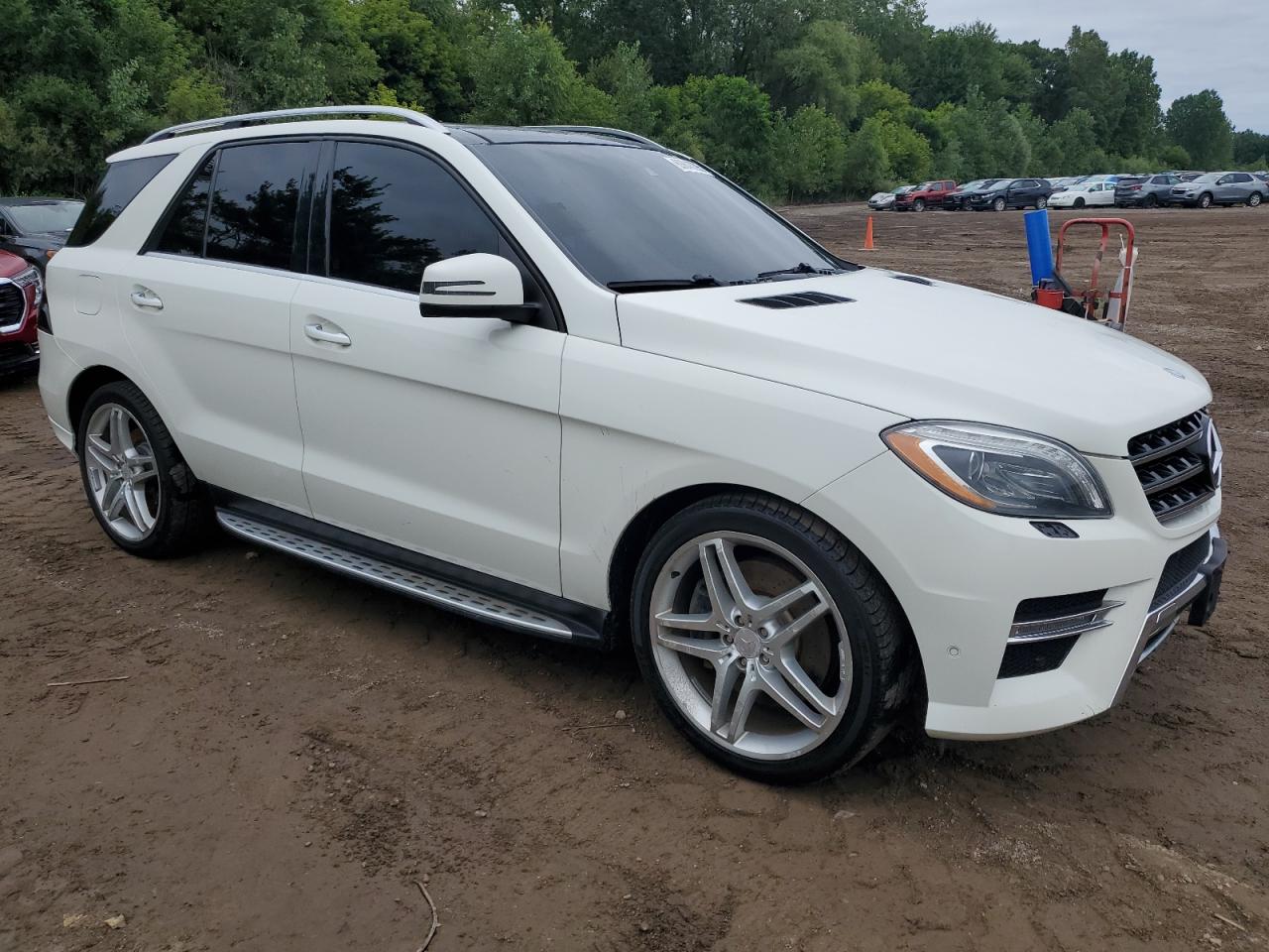 2013 Mercedes-benz Ml 550 4matic White vin: 4JGDA7DB9DA228058