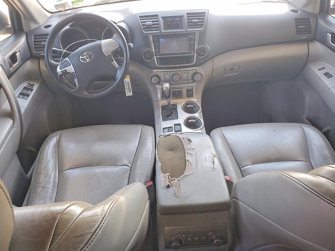 2013 Toyota Highlander Base Silver vin: 5TDBK3EH1DS277116