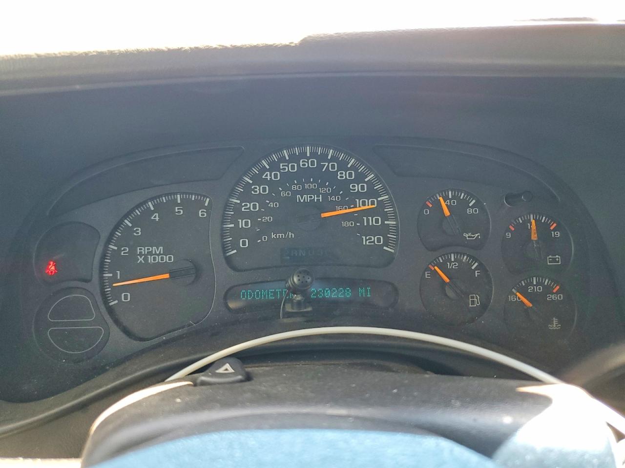 2005 Chevrolet Silverado C1500 Two Tone vin: 2GCEC19V051255454