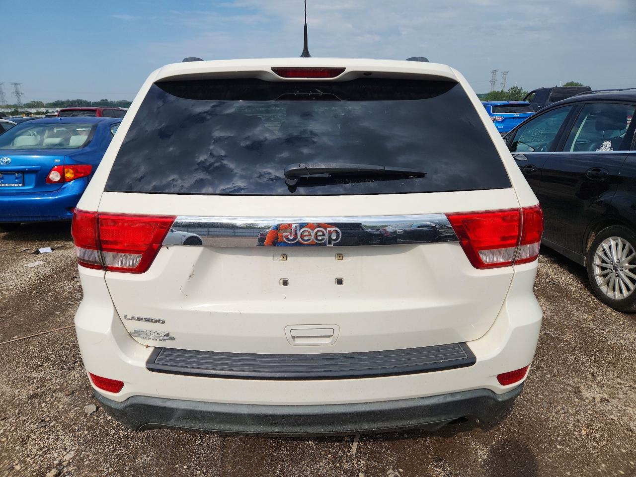 2011 Jeep Grand Cherokee Laredo White vin: 1J4RS4GG8BC515738