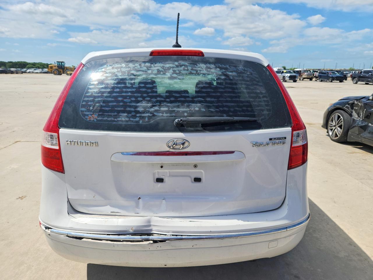 2011 Hyundai Elantra Touring Gls White vin: KMHDB8AE1BU111362