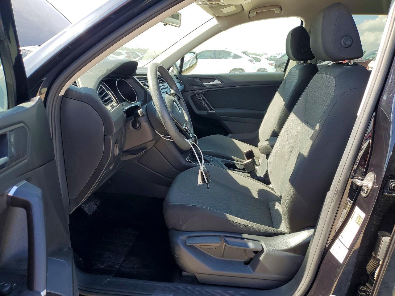 2020 Volkswagen Tiguan S Черный vin: 3VV1B7AX1LM013636