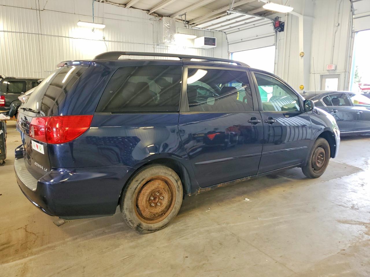 2006 Toyota Sienna Le 8 Passenger Blue vin: 5TDZA23C96S561941