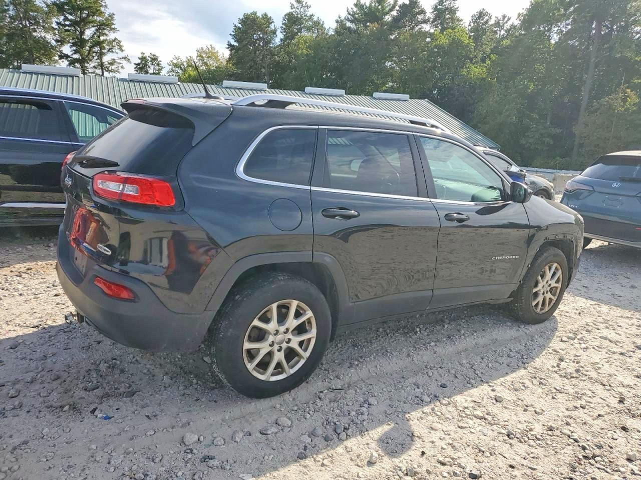 2015 Jeep Cherokee Latitude Black vin: 1C4PJMCB4FW666476