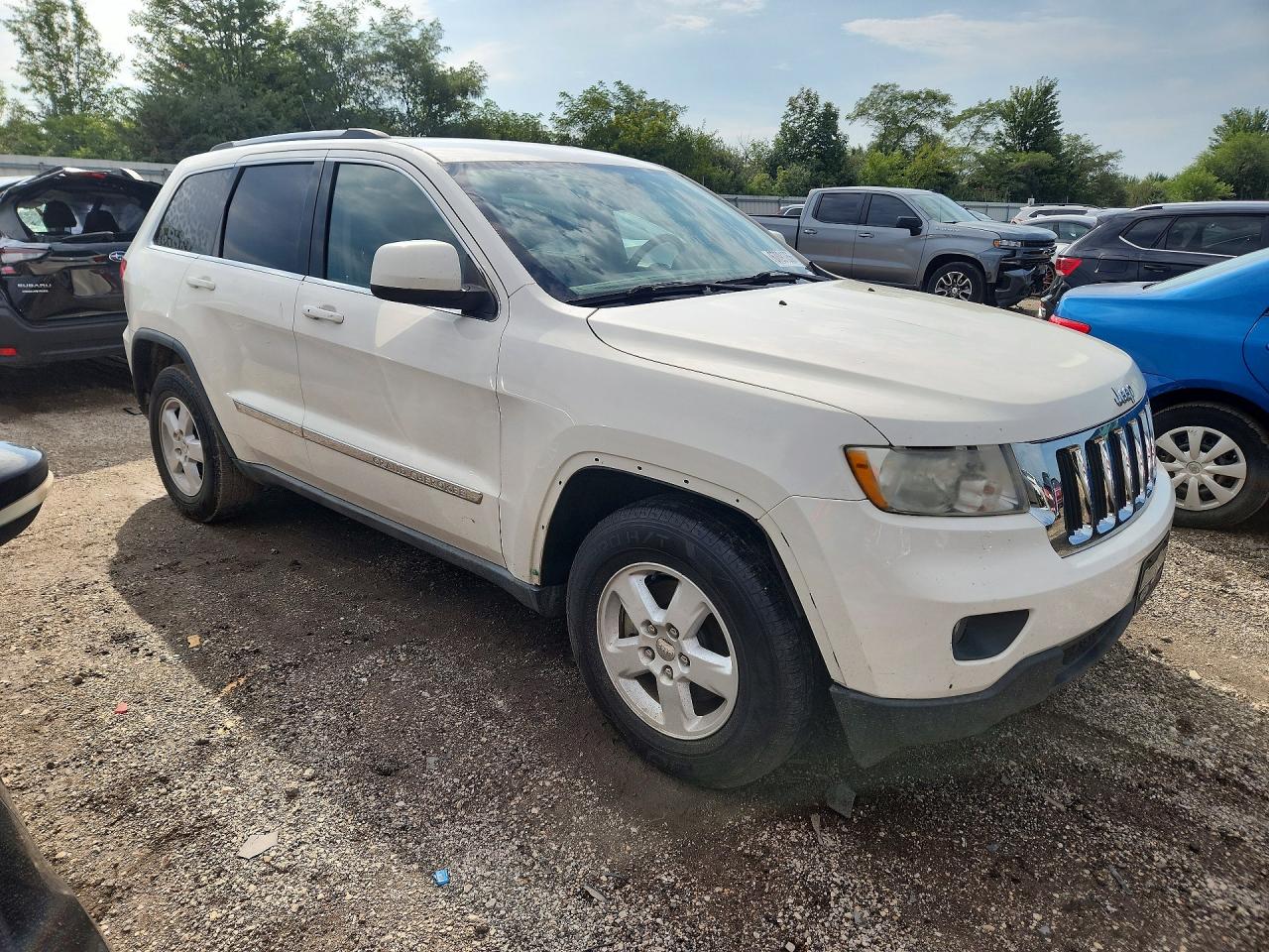 2011 Jeep Grand Cherokee Laredo White vin: 1J4RS4GG8BC515738