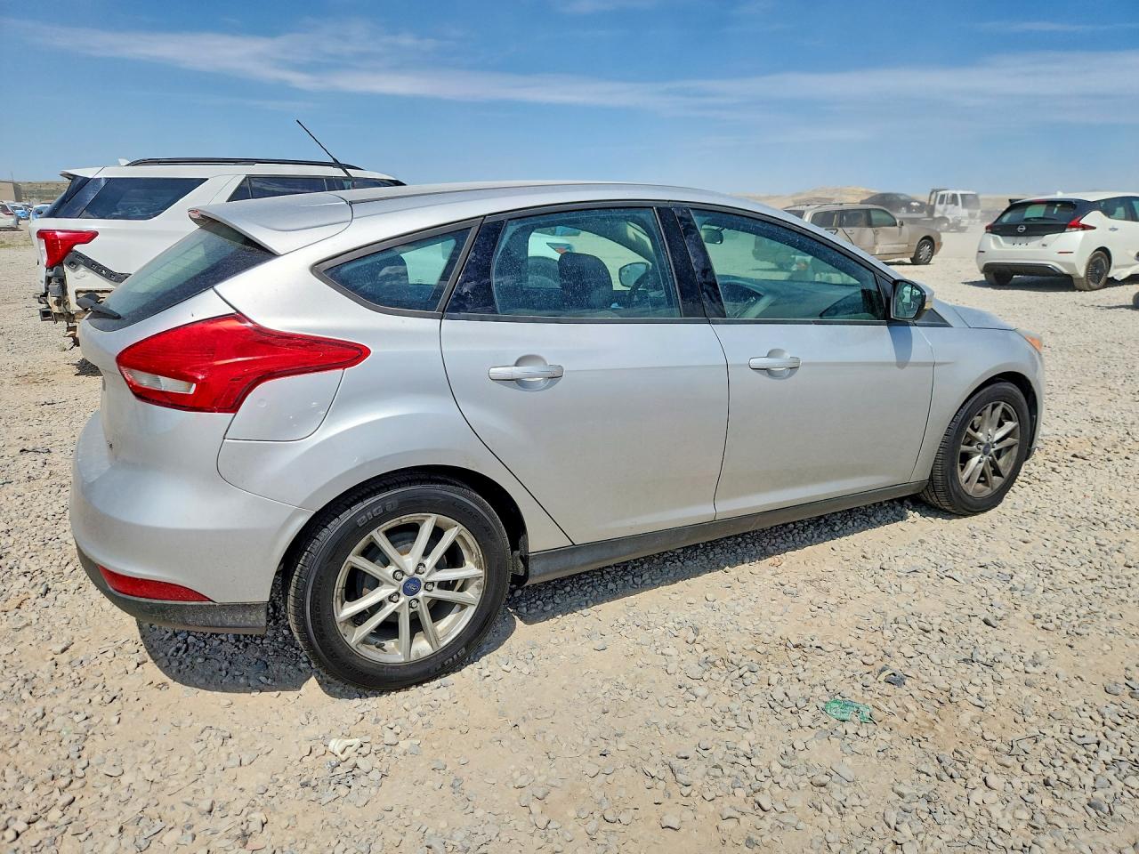 2015 Ford Focus Se Silver vin: 1FADP3K25FL326998