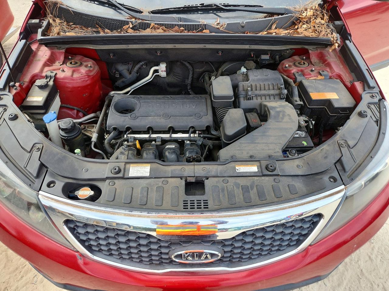 2011 Kia Sorento Lx Red vin: 5XYKT3A14BG028437