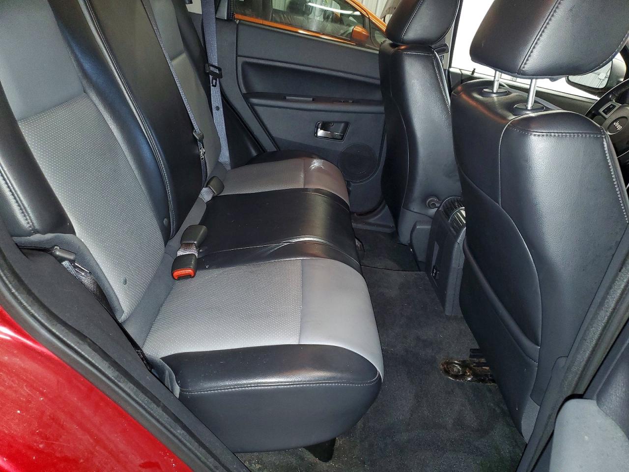 2010 Jeep Grand Cherokee Laredo Red vin: 1J4PR4GK6AC149669