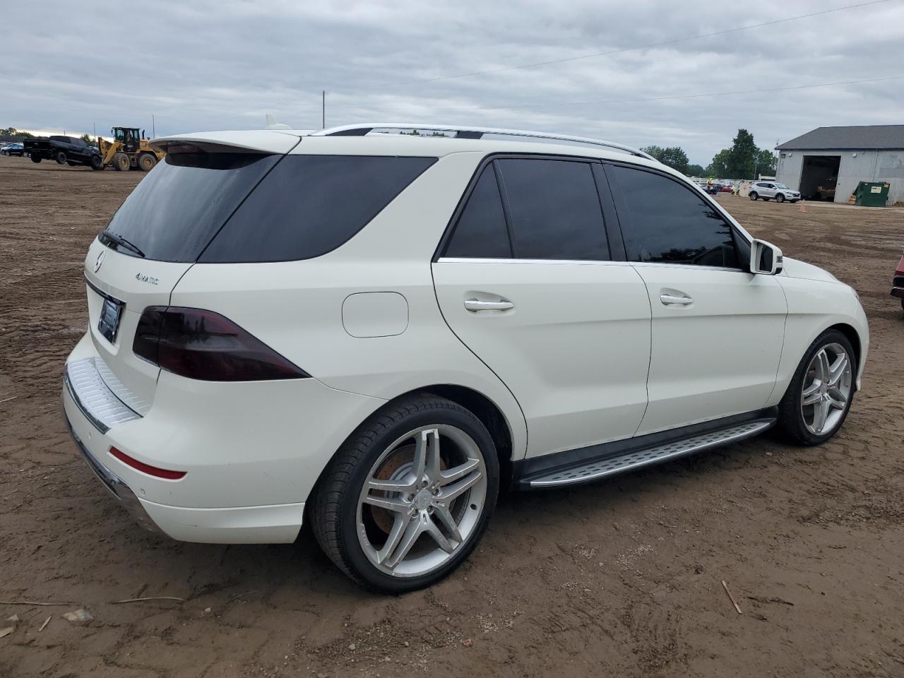 2013 Mercedes-benz Ml 550 4matic White vin: 4JGDA7DB9DA228058