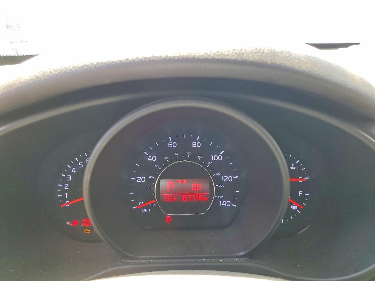 2014 Kia Soul Base Silver vin: KNDJN2A26E7706132