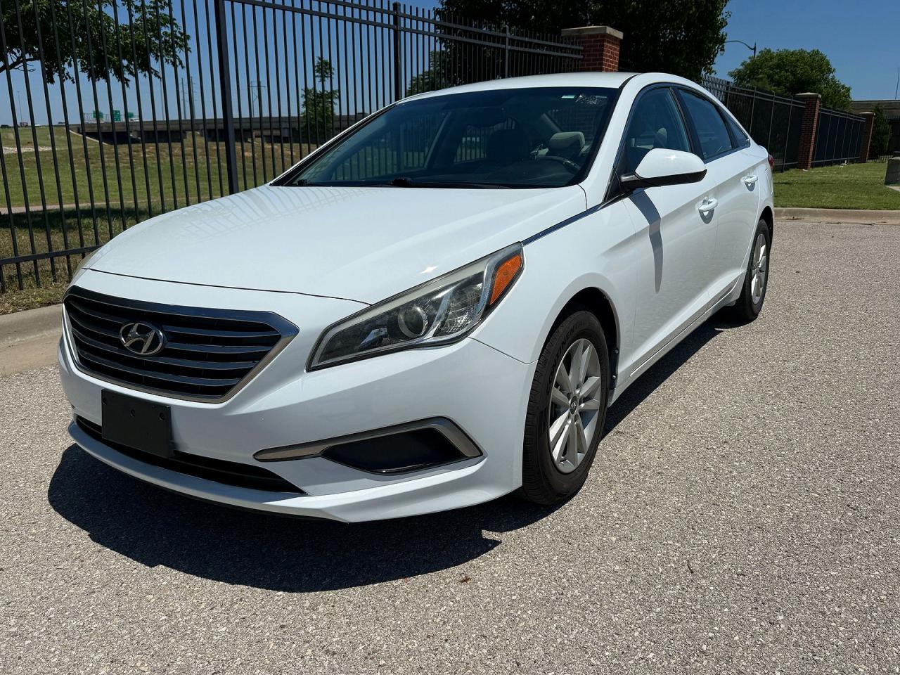2016 Hyundai Sonata Se White vin: 5NPE24AF7GH265764