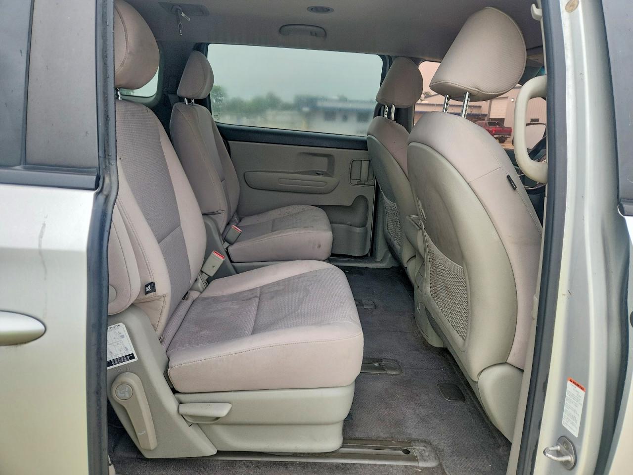 2017 Kia Sedona Lx Silver vin: KNDMB5C17H6231340